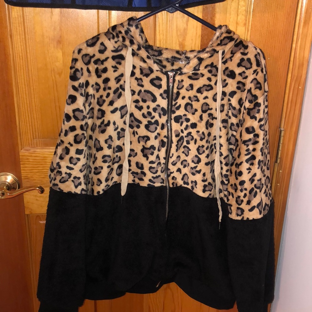 Fuzzy, comfy leopard/black zipper down hoodie